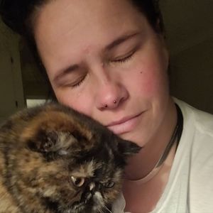 Meet your Poshers, Tiffany and Gizzey Gilley